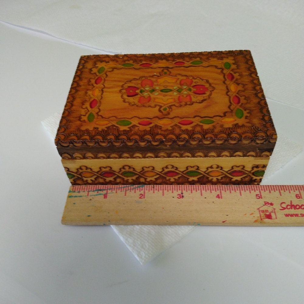 Vintage Trinkit box.